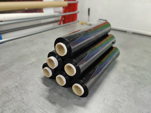 Folia stretch czarna Dąbrowa Górnicza - materiały do zabezpieczania palet